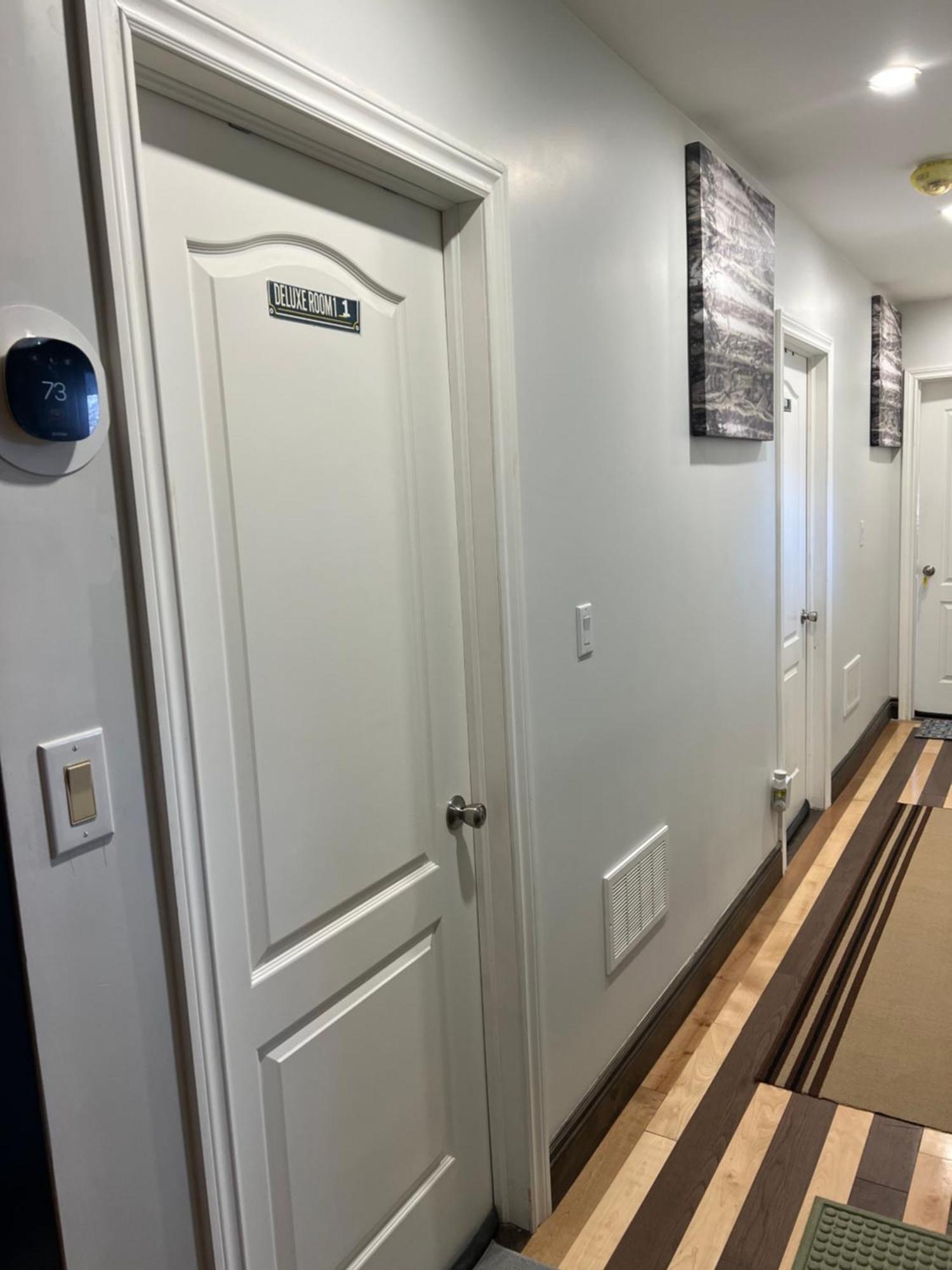 Stylish City Escape Toronto Room photo